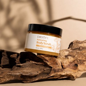 Купить оптом Скраб для тіла освіжаючий 'Фруктова Фрезія' Dryope Refreshing Body Scrub Fruity Freesia 230g