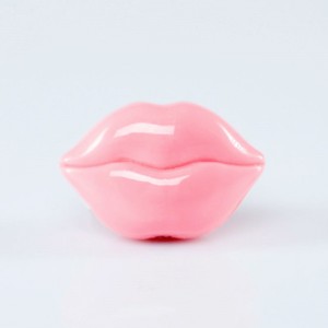 Купить оптом Ночная маска для губ Tony Moly Kiss Kiss Lip Sleeping Pack - 10 г