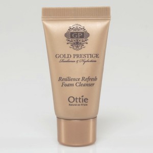 Купить оптом Мини-версия увлажняющей пенки для умывания Ottie Gold Prestige Resilience Refresh Foam Cleanser - 15 мл